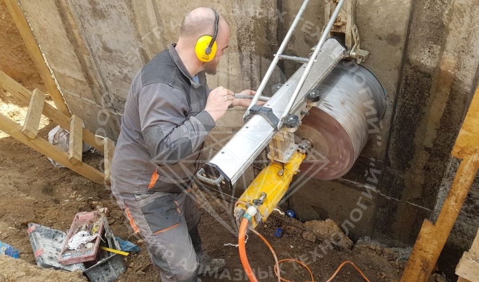 Сверление отверстий диаметром 500 мм Сверление отверстий диаметром 500 мм