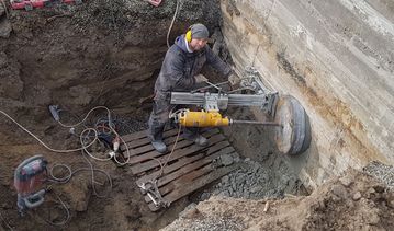 Отверстие в фундаменте Отверстие в фундаменте